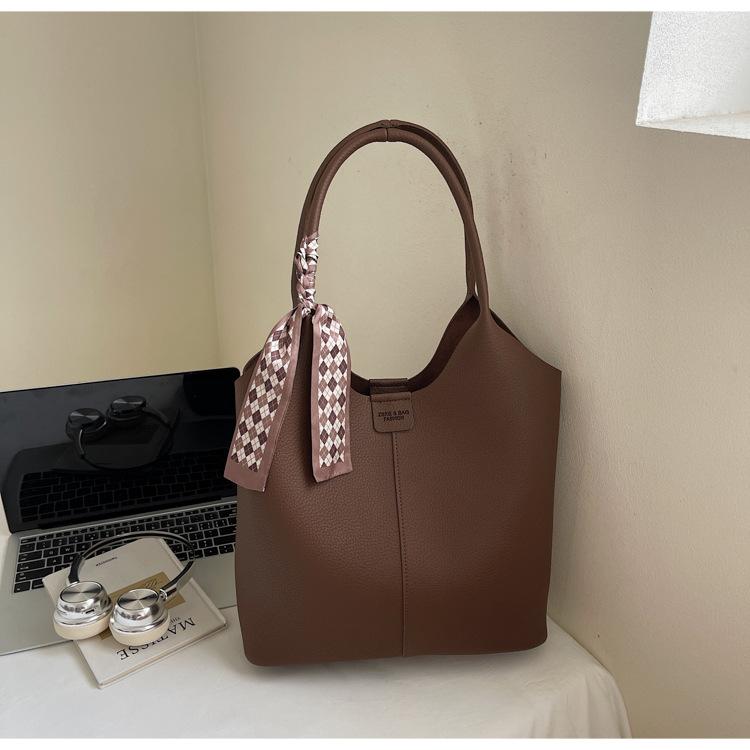 

2025 new simple casual shoulder bag commuting to work large-capacity tote bag women s casual fashion underarm bag кофейный