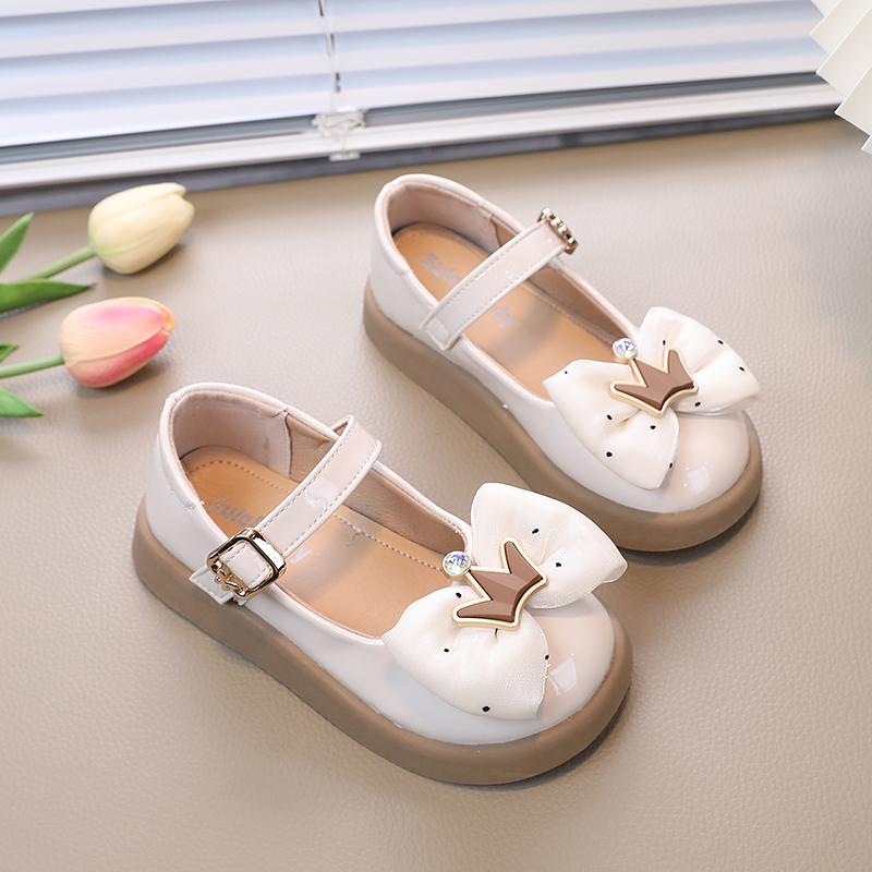 2023 Nye Shallow Loafers for Jenter Sklisikker rundtå Barn Mote Krone Krok og Loop Prinsesse Sko Drop Shipping