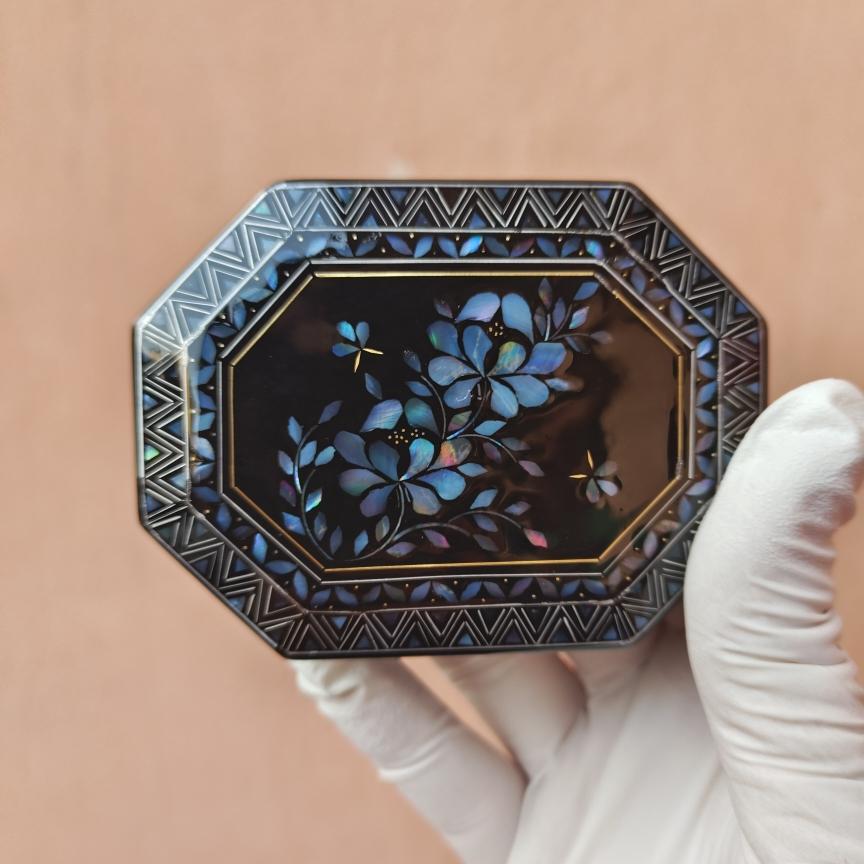 Mother of Pearl Jewelry Box Shell Inlaid Ring Necklace Box Chinese Lacquer Craft Birthday Gift for Foreign Friends
