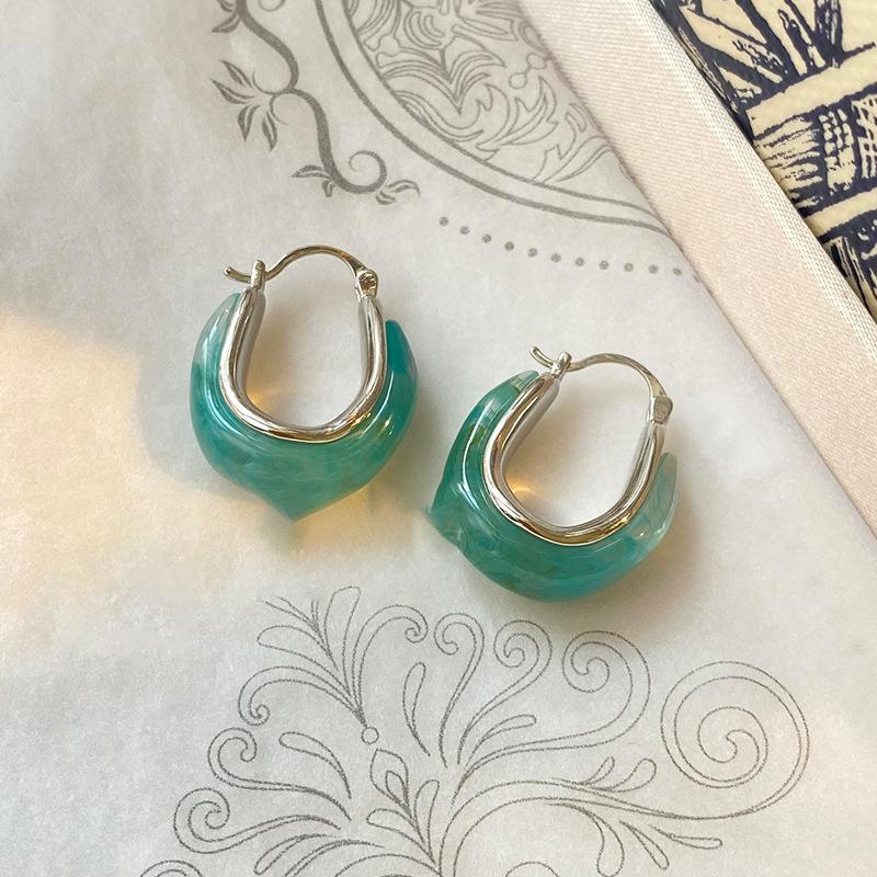 Resin U-shaped Earrings Retro Niche Design Light Luxury High-end Ear Buckle Personality Fashion Temperament Versatile Earrings Women