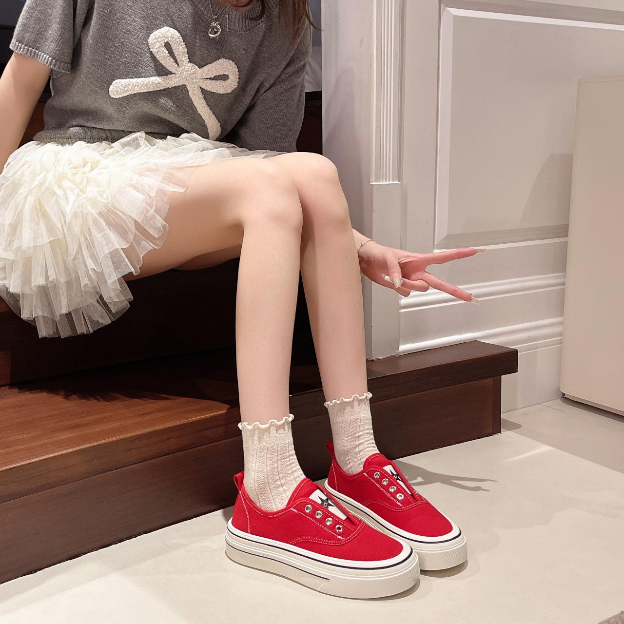 

Холщовые туфли на толстой подошве с одной педалью женские 2025 новая весна дышащие универсальные ленивые туфли с внутренней высотой, увеличивающей рост, повседневные кеды 40 красный