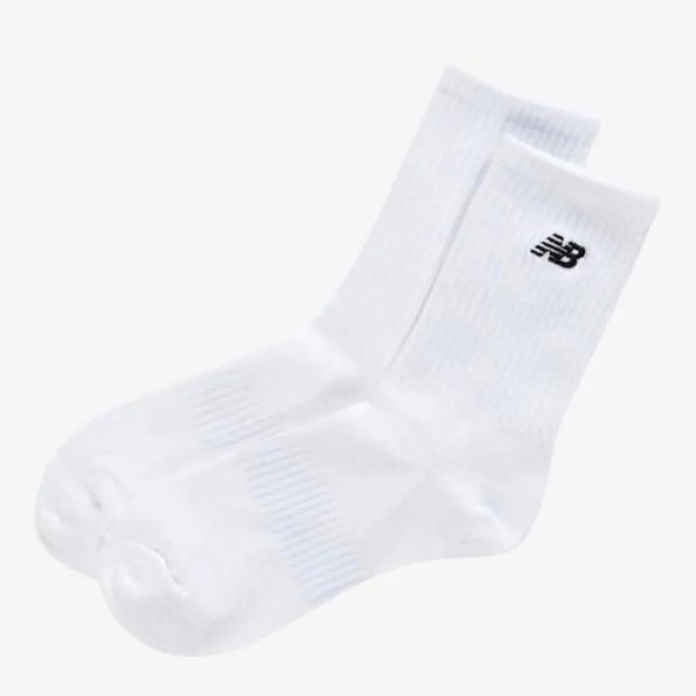 [New Balance] Women s Embroidered Logo Long Socks NBGEDAB215-10 (40866311A) 240
