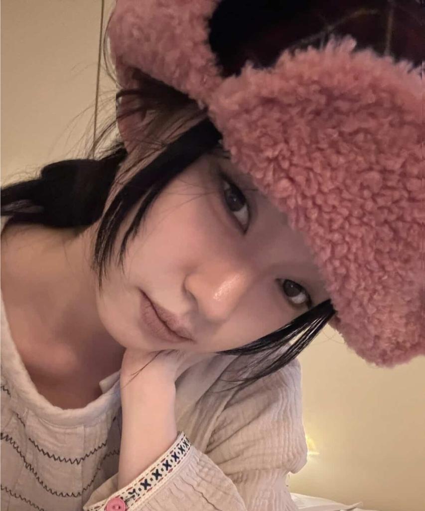 Yueolssesi Fuzzy Bunny Check Trapper Hat (Red)