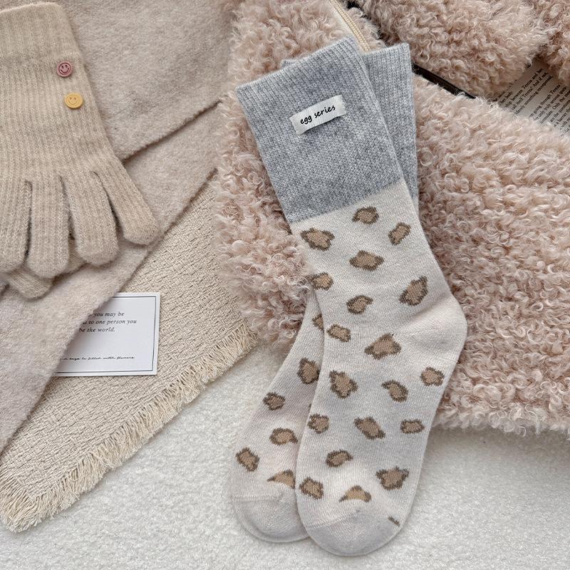 

Korean Egg Cloth Label Leopard Print Wool Socks Thickened Warm Contrast Color Mid-Tube Stack Socks For Women Versatile One size брудно-білий