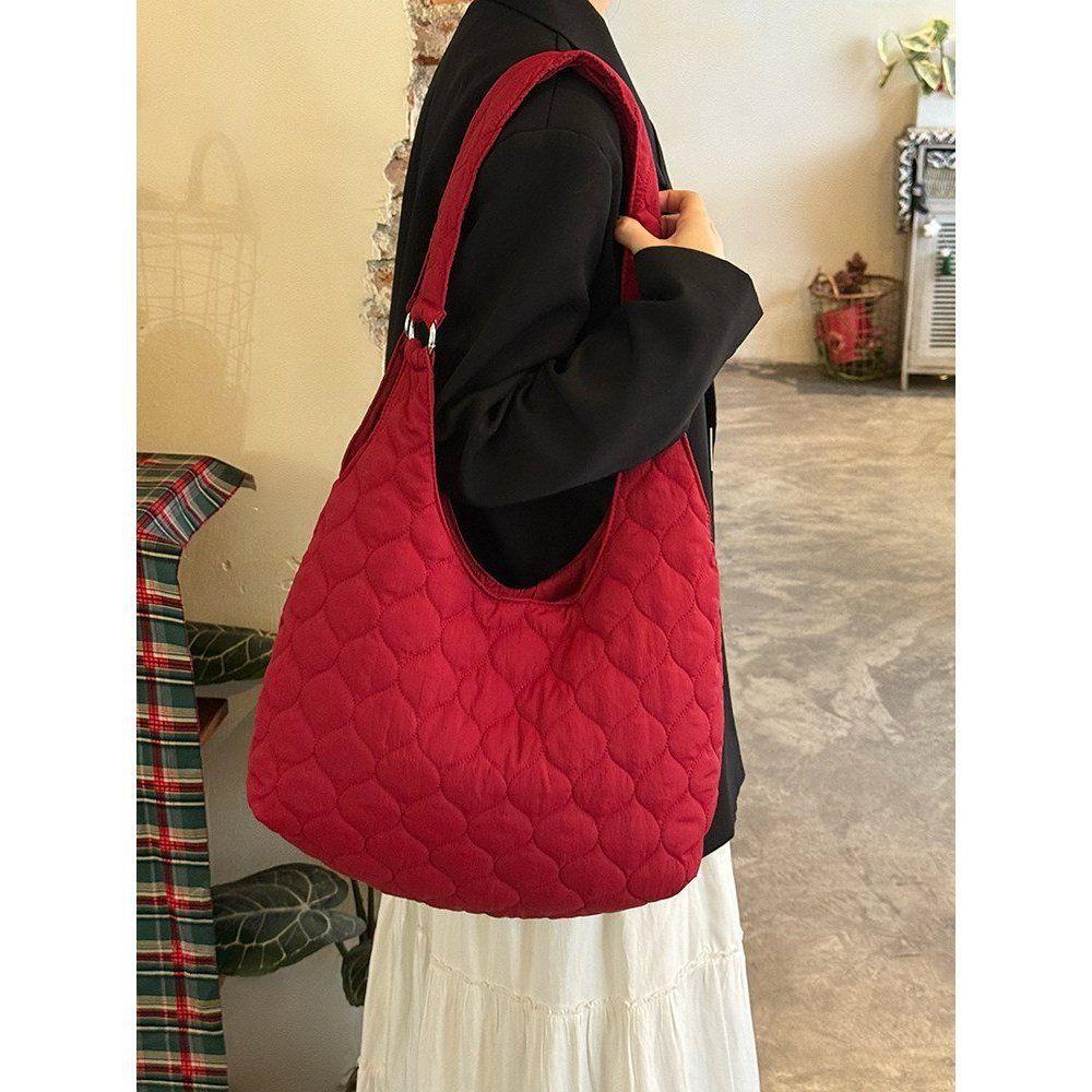 Tragetasche - Große Einzelschultertasche für den Freizeitgebrauch, mit einer elastischen Öffnung an der Seite für einfachen Zugriff.