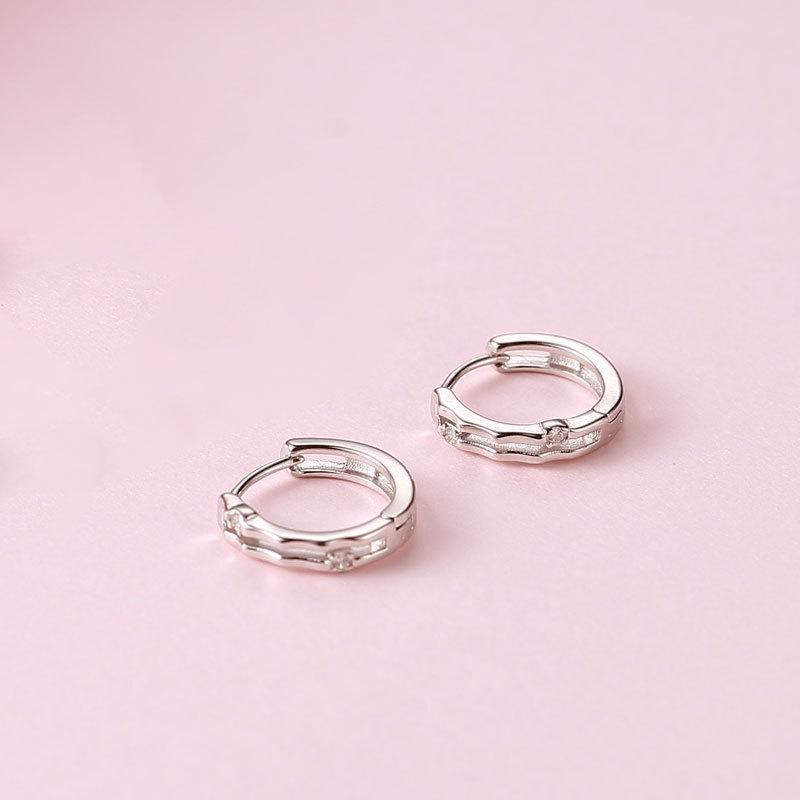 Wave Hollow Ear Buckles Are Simple and Simple In Design, Cute and Playful Street Shooting Earrings Personalized Trend