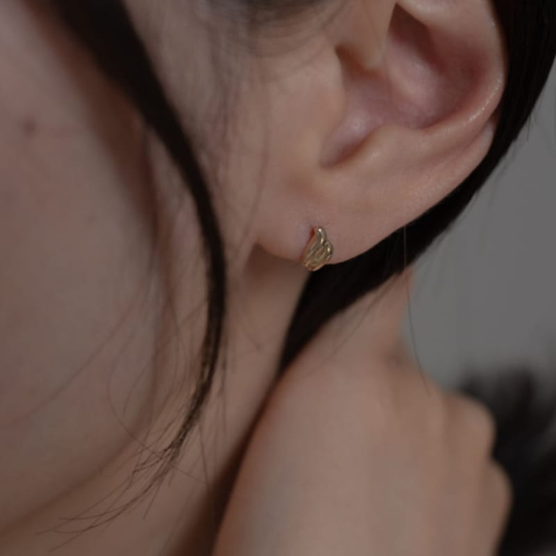 Youngglow 14k Bold Shell Wave Piercing