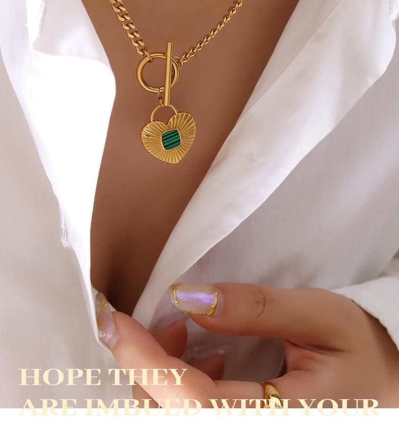 European Retro Style Heart Pendant Necklace with Green Acrylic Inlay, Gold-Plated Titanium Steel Cuban Chain