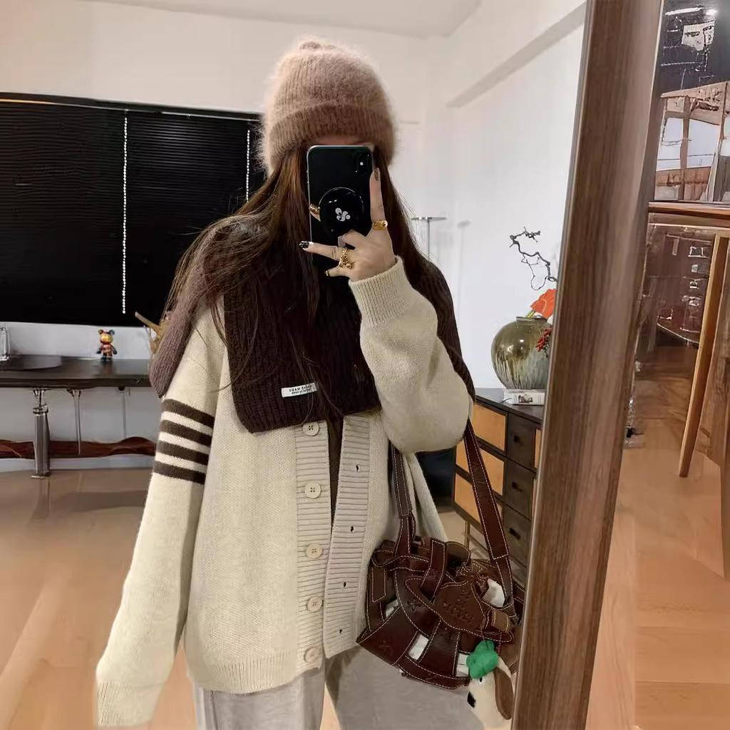 2025 autumn and winter new lazy wind loose outer sweater jacket Korean version color matching striped v-neck knitted cardigan women
