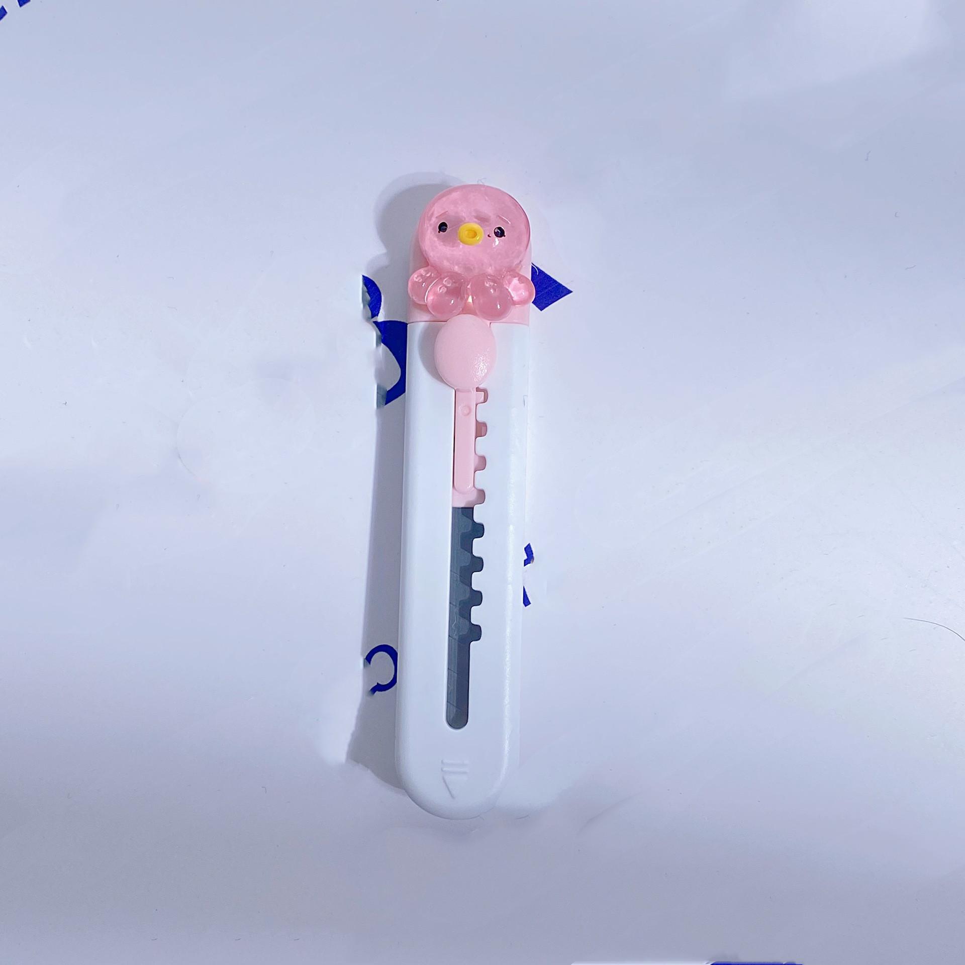 

Мини-милый универсальный нож Caroon для студентов, маленький кавайный нож для открывания писем, зажим для бумаги для офиса, студенческие принадлежности, офисные аксессуары 9.5*2cm