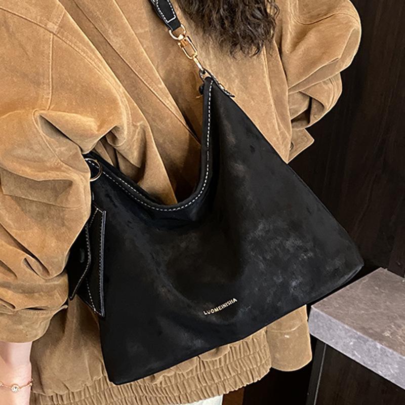 Frosted retro commuter underarm bag women's 2025 new fashionable large-capacity shoulder bag niche commuter messenger bag
