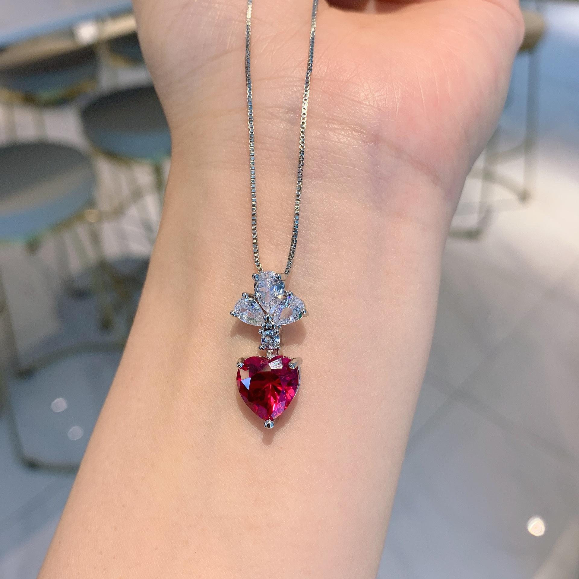 

Jewelry Simulation Red Susceptible Pendant Stud Earrings Set Main Stone 10 * 10