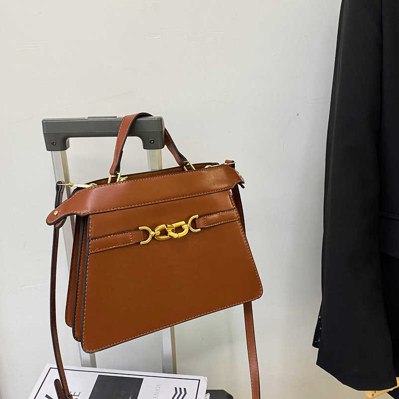 

Новая высококлассная простая сумка-котенок на цепочке в стиле легкой роскоши, портативная, на плечо, женская сумка коричневый