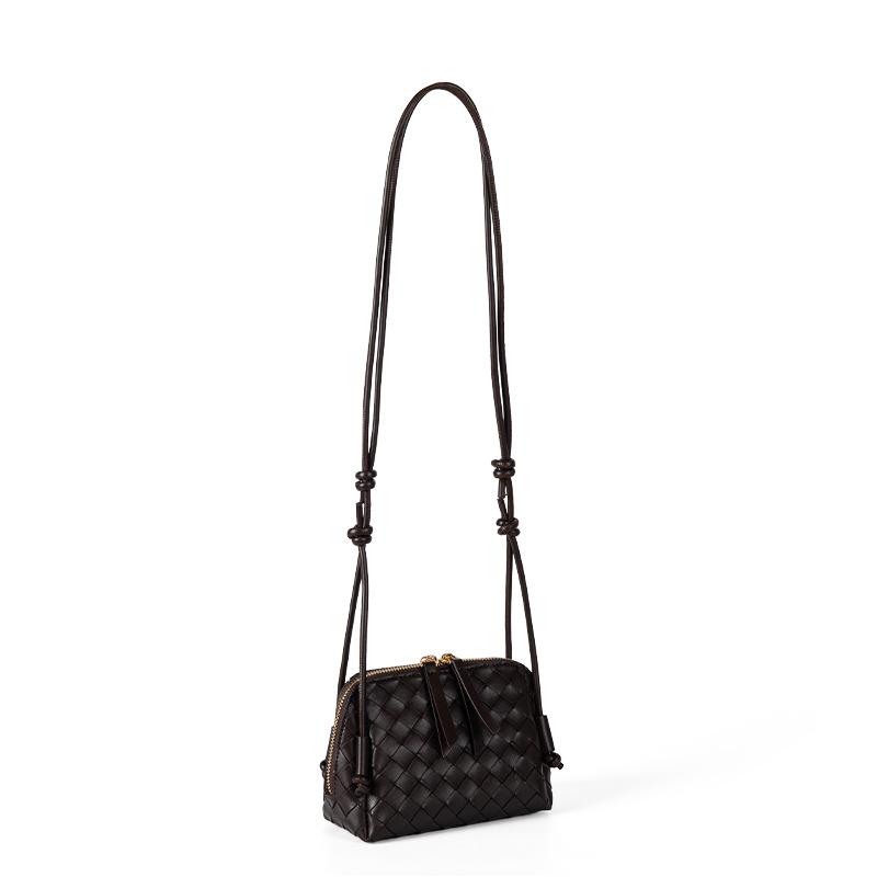 New Korean Version of Niche Design Woven Bag, Simple and Versatile, High-end Sense, Crossbody Shell Bag