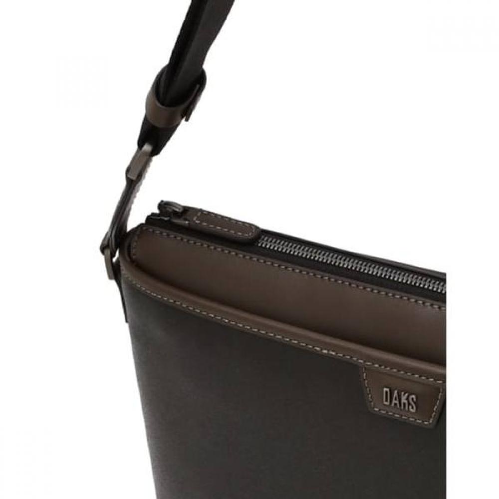 Daks Black Cowhide Crossbody Bag With Logo Dbba6f041bk