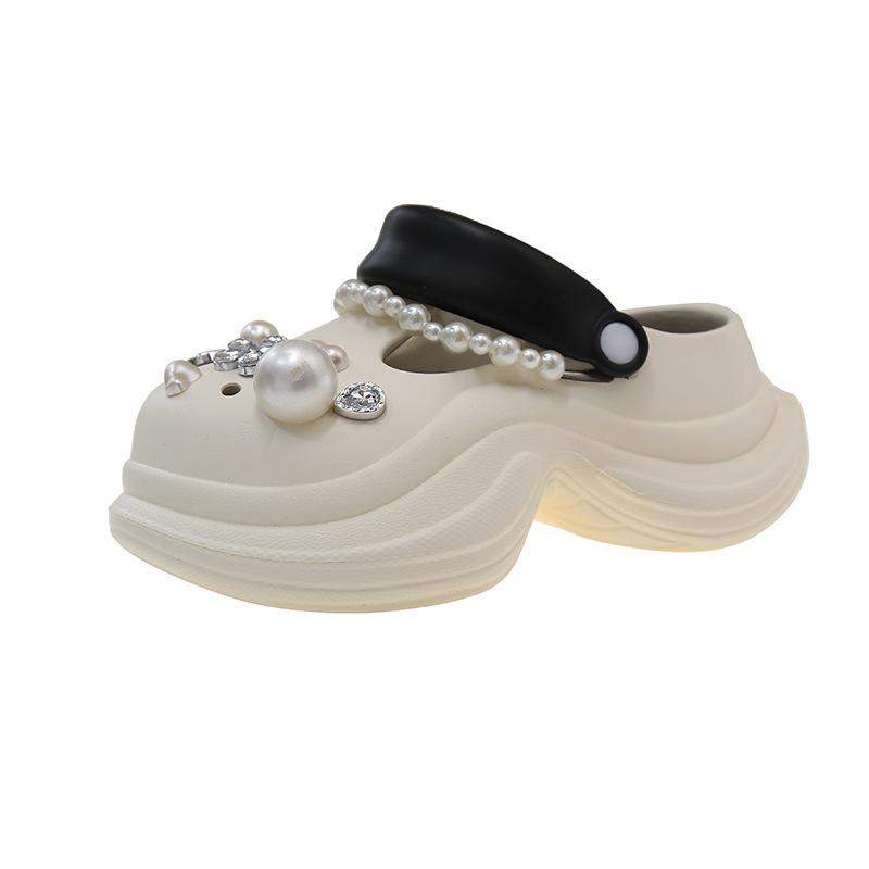 2025 new summer wear women's pearl chain muffin bottom hole shoes Internet celebrity fashion versatile thick-soled cool slippers