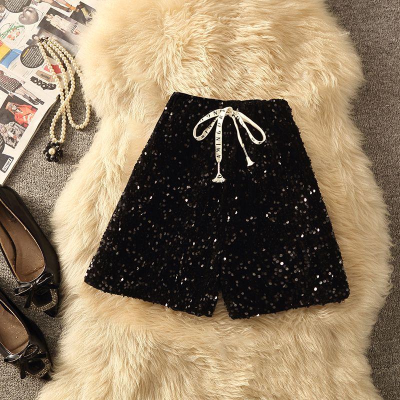 

2025 Лето Новое поступление Женская одежда Дизайн Квадратный вырез Бретели Спинка Высокая талия Шорты Костюм с пайетками Комплект из двух предметов Мода Shorts XL