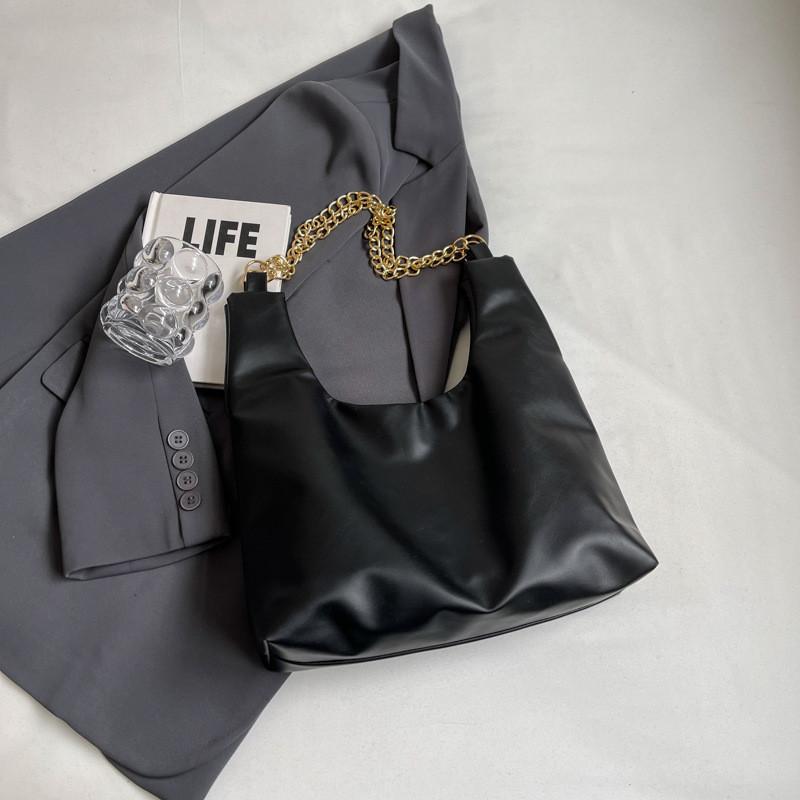 Chic Vintage Large Capacity Tote Bag Fashionable Shoulder Bag For Daily Use