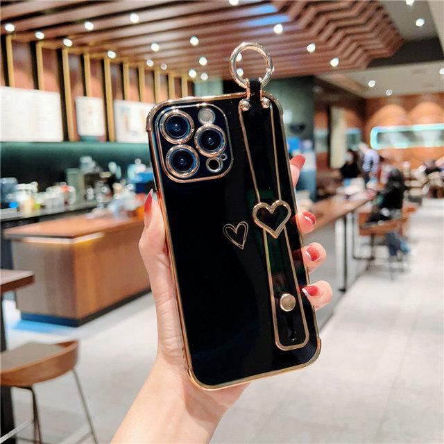Funda para teléfono con correa de muñeca chapada para iPhone 14 13 12 11 Pro Max Xs Max Xr 13pro 14 Plus 11 a prueba de golpes suave parachoques amor corazón cubierta