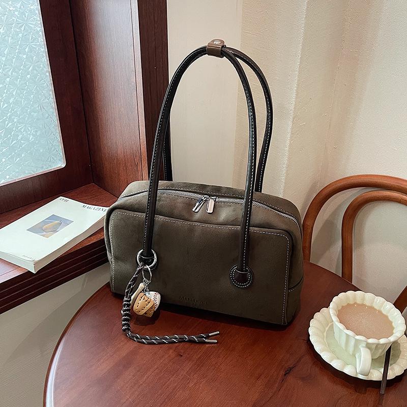 This year's popular bag women's large-capacity 2025 new autumn and winter retro matte shoulder bag commuter pillow bag