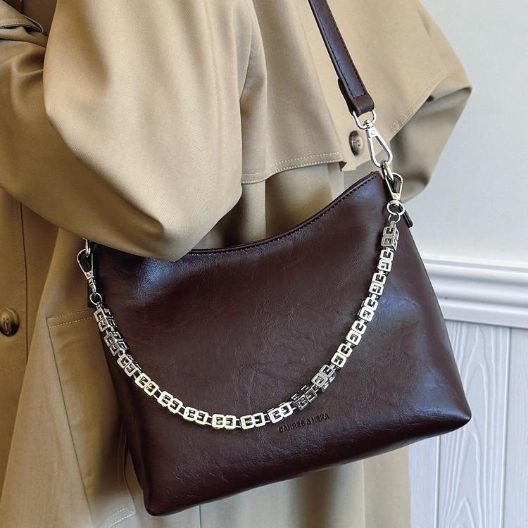 Niche Super Fire Bag Women 2025 Autumn and Winter New Fashion Popular Versatile Shoulder Bag Chain Crossbody Bucket Bag