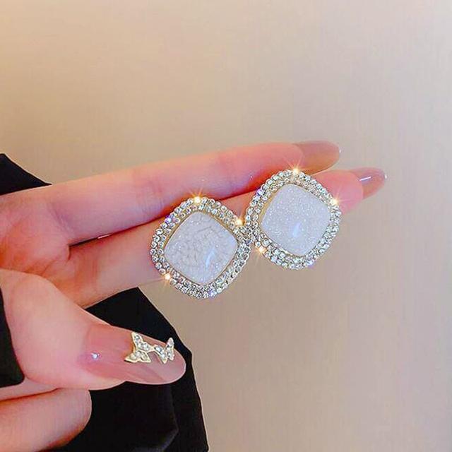 

Серьги с квадратными стразами, новые белые модные корейские серьги с индивидуальным темпераментом, дикие, простые, женские украшения