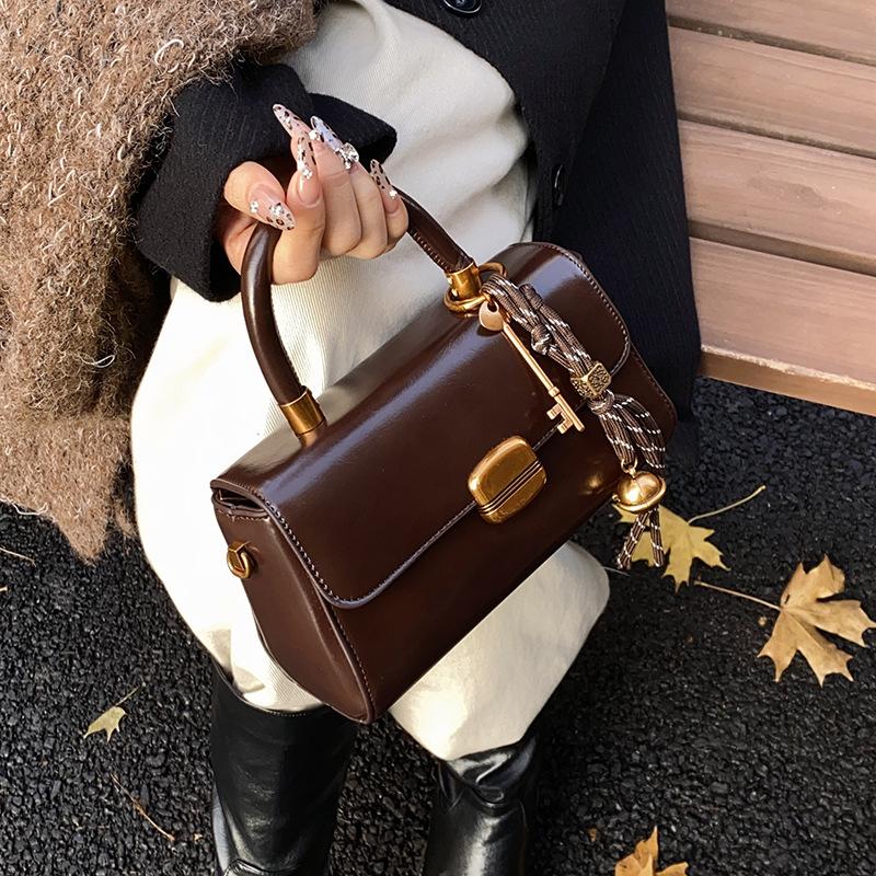 Premium retro bag women's new autumn and winter versatile messenger bag fashion portable small square bag tide