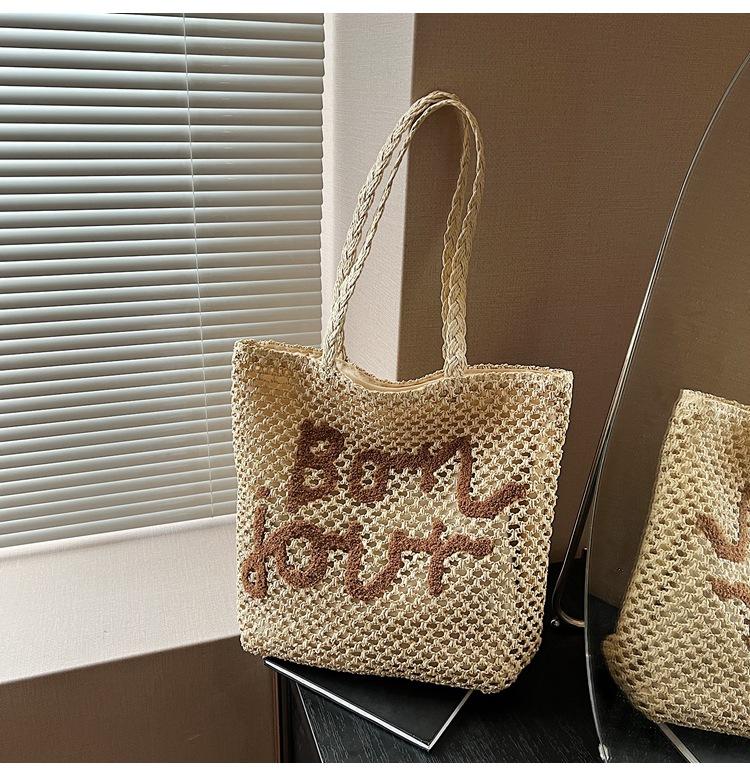 Versatile Straw Woven Bag Women's Leisure Travel Beach Bag Fringed Handwoven Bag Summer Tote Handbag