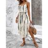 Ein sexy bedrucktes Neckholder-Kleid für Damen Ein gerafftes Kleid im Urlaubsstil