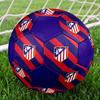 Pallone da Calcio Indoor Logo Atletico Madrid Colorato Per Tutte le Età Misura 5 Cucito a Macchina PVC Pronto per la Competizione Resistente Alta Rimbalzabilità