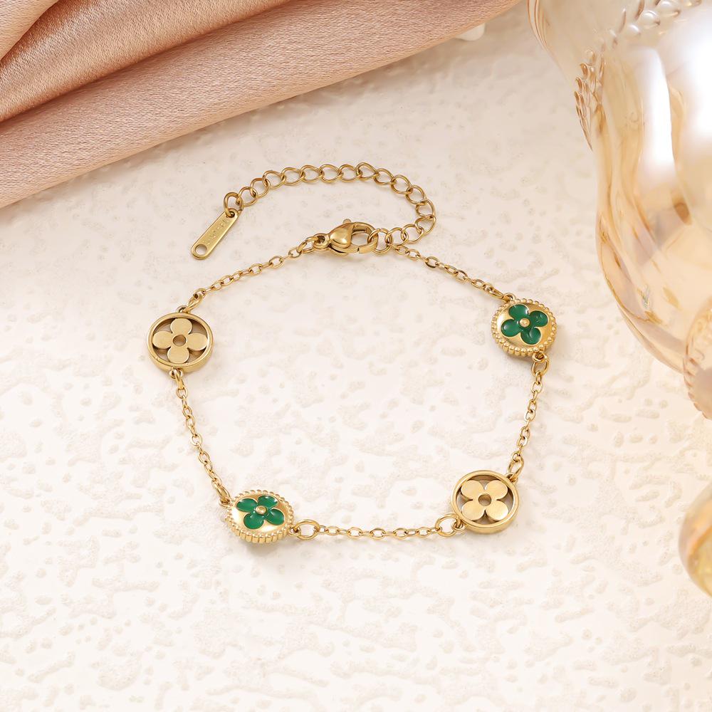 

Korean-Style Four-Leaf Clover Sweet Drop Oil Bracelet, Light Luxury Titanium Steel with 18K Gold Plating