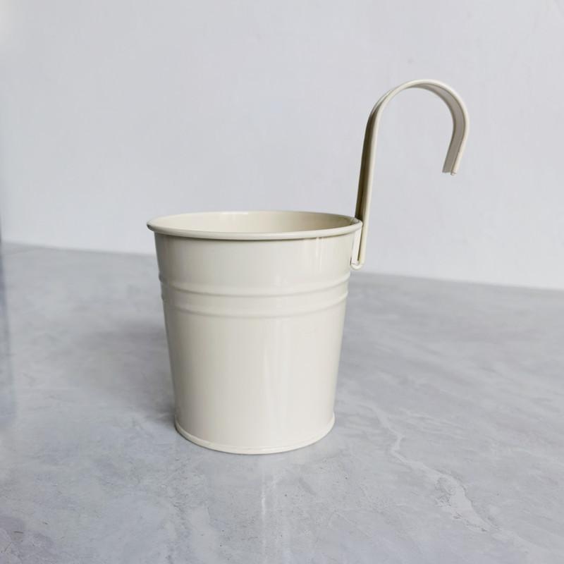 Exquisiter eiserner Hängeblumentopf für Balkondekoration