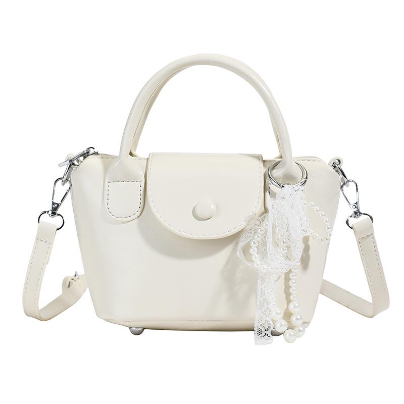 

2025 Ретро Мягкая Кожаная Сумка Для Пельменей: Модная, Универсальная, Минималистичная, Высококлассная Сумка-ведро через плечо With Pendant белый