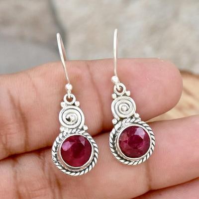 Rubinörhänge, Designörhänge, Gåva till henne, Festörhänge, Ädelstensörhänge, Hängande örhänge, Boho-smycken, Berlocksmycken i 925 silver