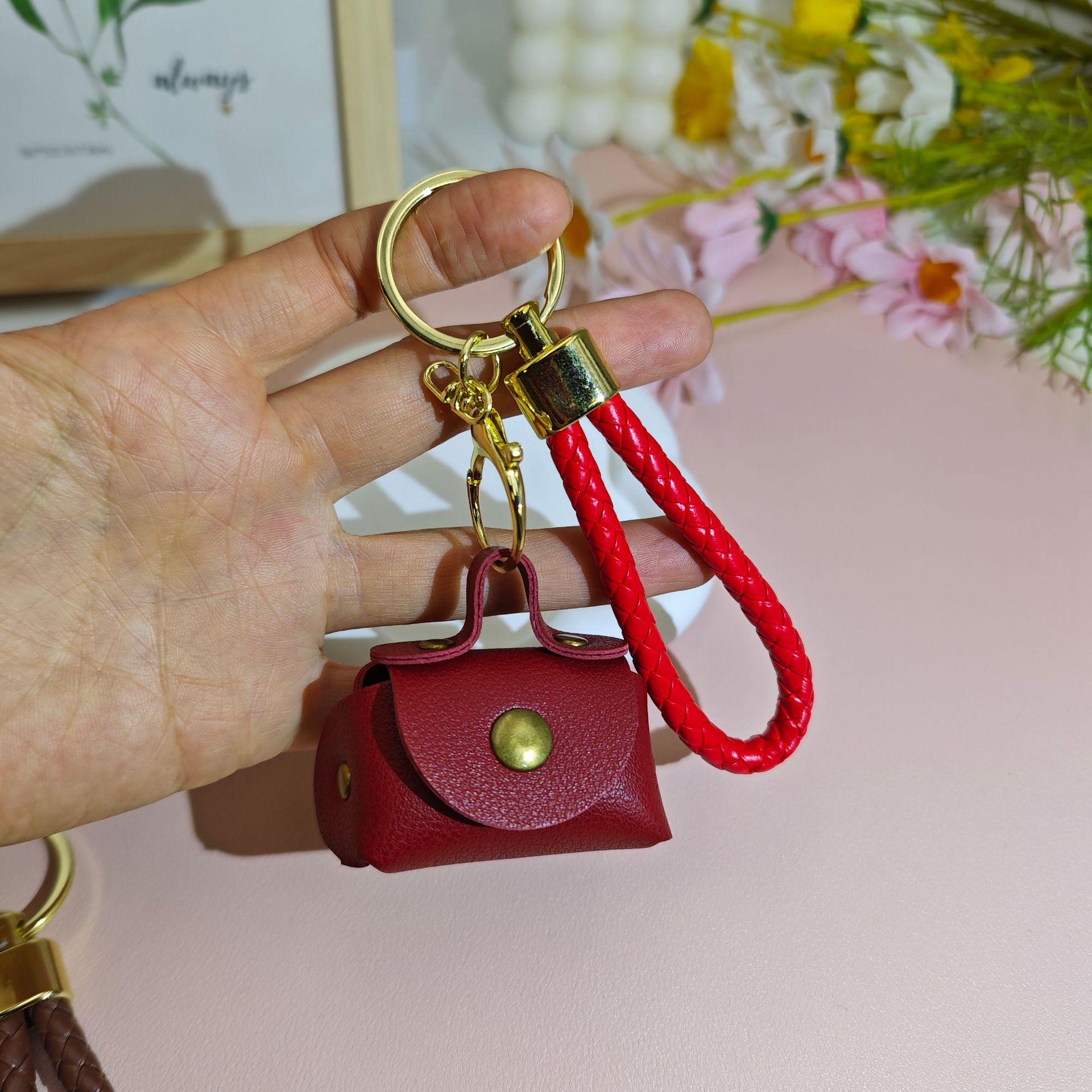 

Mini PU Leather Coin & Earphone Pouch Keychain – Trendy Niche Gift темно-красного