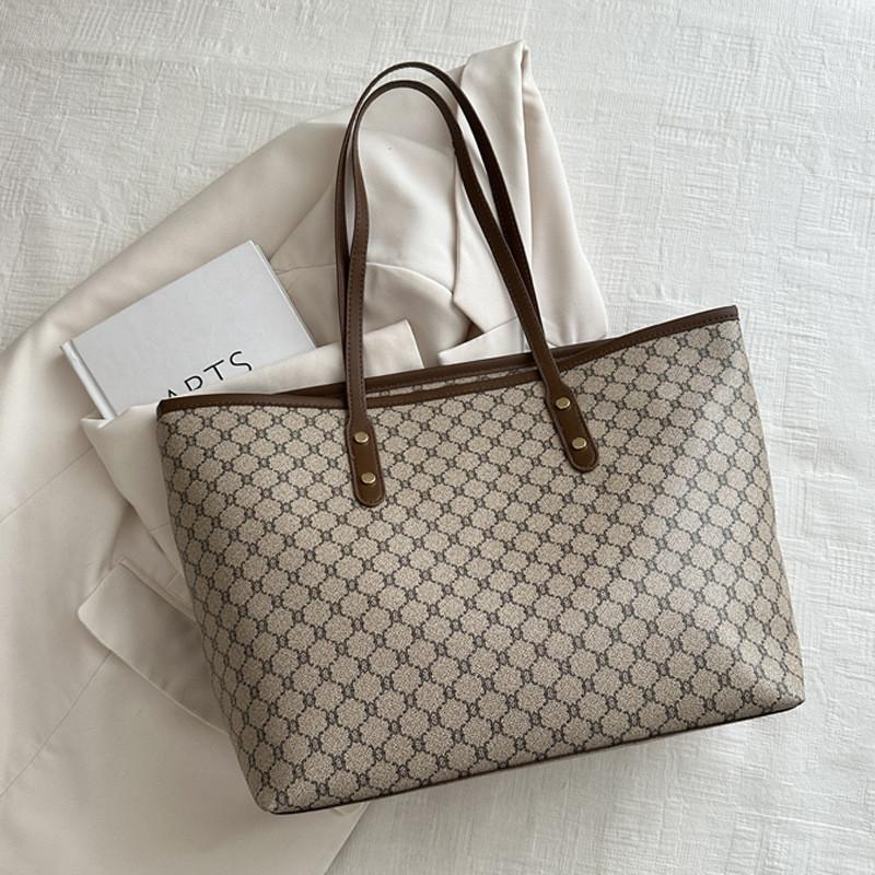 Chic And Stylish Women s Handbag With Roomy Interior And Simple Design
