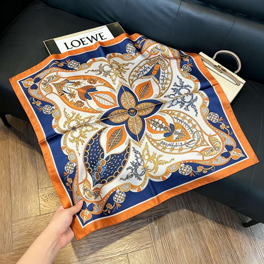 New old money wind chain neck scarf women's commuting versatile soft silk scarf neck protection shawl outer scarf
