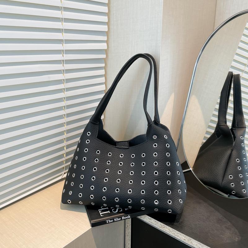 

Niche design versatile shoulder bag large capacity travel armpit bag casual fashion high sense women s bag