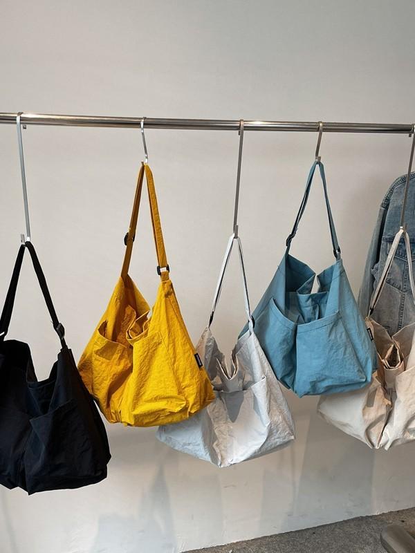 Borsa a tracolla minimalista in tela con chiusura a zip per uso quotidiano casual