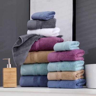 Set Asciugamani Morbidi Assorbenti in Puro Cotone: Asciugamani da Bagno, Mani e Viso - Set Regalo Hotel Personalizzabile con Scatola e Logo.