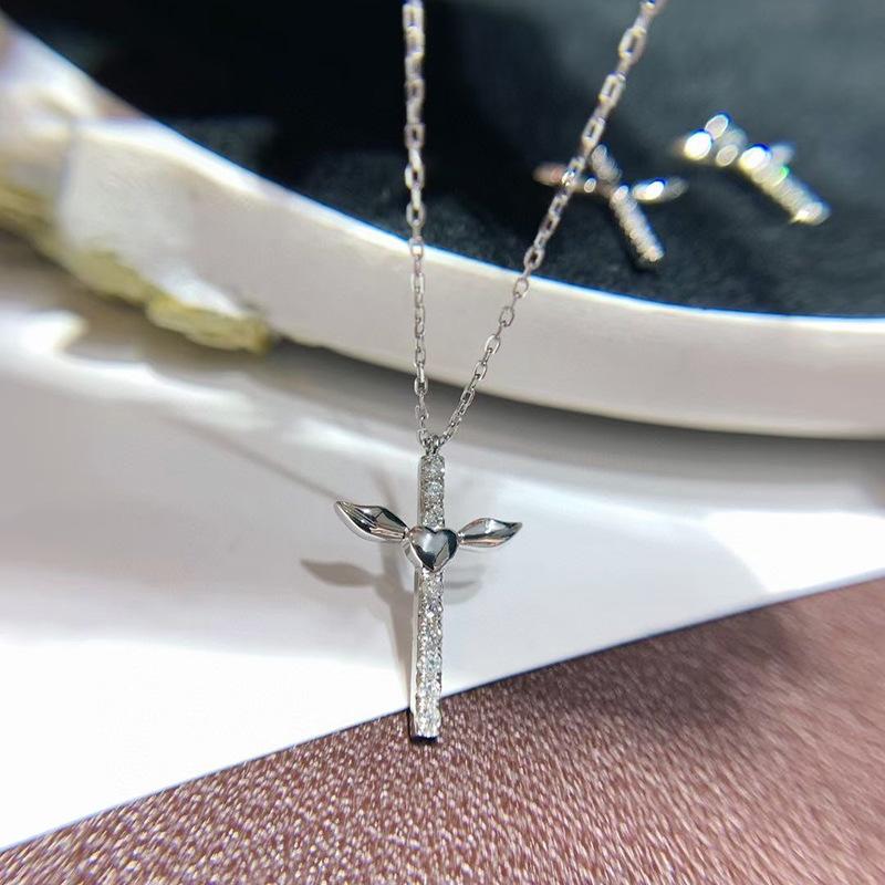 European and American Style Angel Wings Cross Necklace Fashion Simple Retro Clavicle Chain Female Temperament Versatile