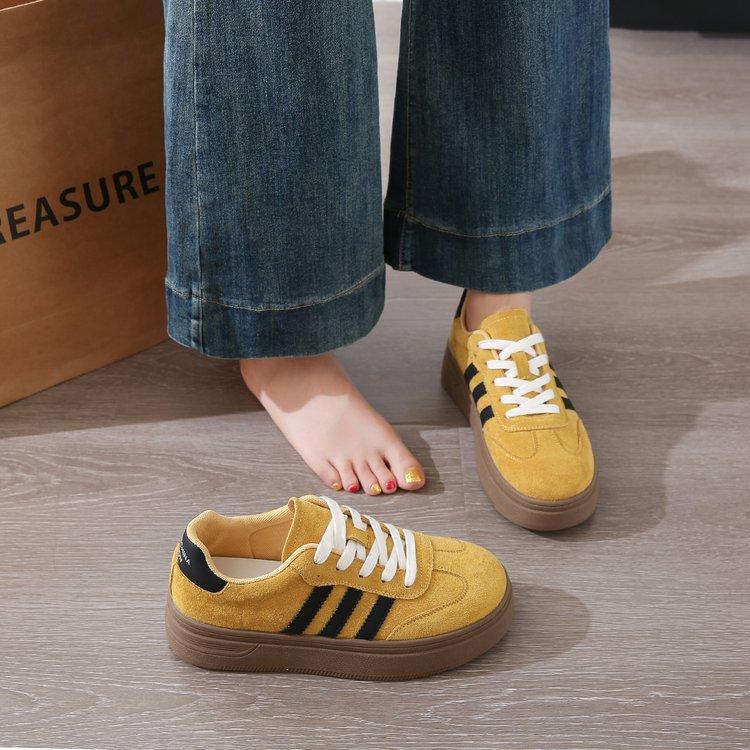 Kleine weiße Schuhe Damen 2025 neu beliebt Frühling und Sommer Mesh Tide Plateau Student vielseitig Sport und Freizeit Damenschuhe Board Schuhe