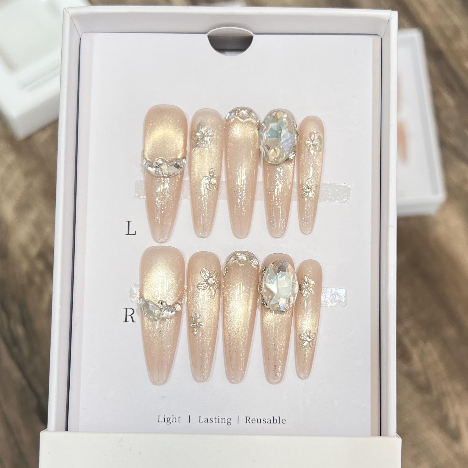 

Dairison Handmade Gold Cat Eye Diamond Nail Tips Large L