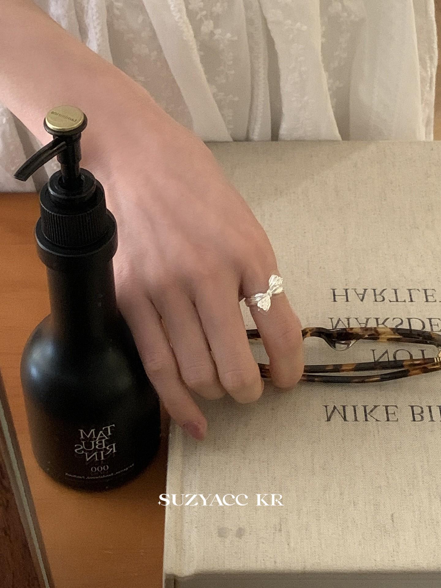 

Кольцо-стек, украшенное бантиком и сердцем с капельной глазурью, в стиле легкой роскоши – Модный аксессуар на указательный палец для женщин, 2025