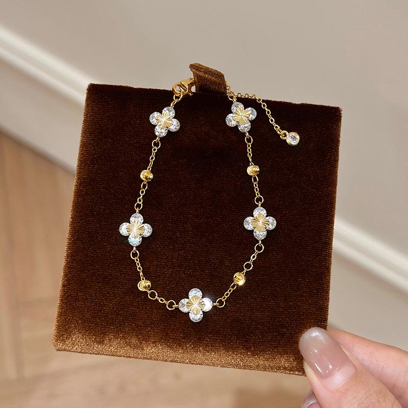 Elegant Zircon Flower Pendant Bracelet - Luxurious, Exquisite, Niche Jewelry for Women