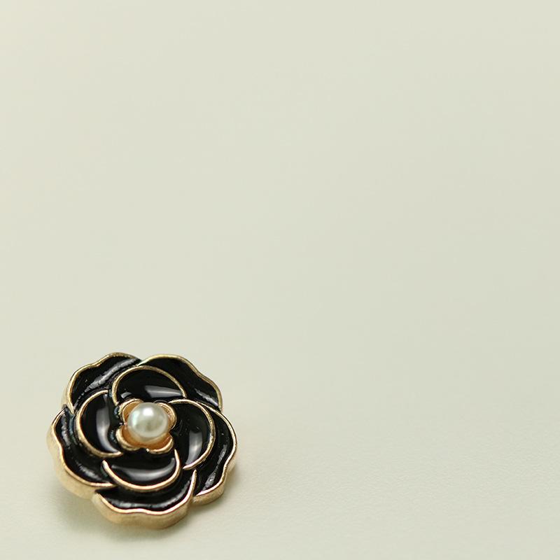 

5 шт. Металлическая пуговица Камелия Жемчужная пуговица Тисненая Многослойная Декоративная пуговица Винтажный Топ Женский Свитер Кашемировая Шерсть Пуговица 3 #[Rose Pearl Black] * 28L = 18.0 MM