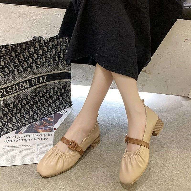 Square head single shoes women's pleated thick heel Mary Jane grandma shoes fashionable versatile word with comfortable fairy shoes gentle wind