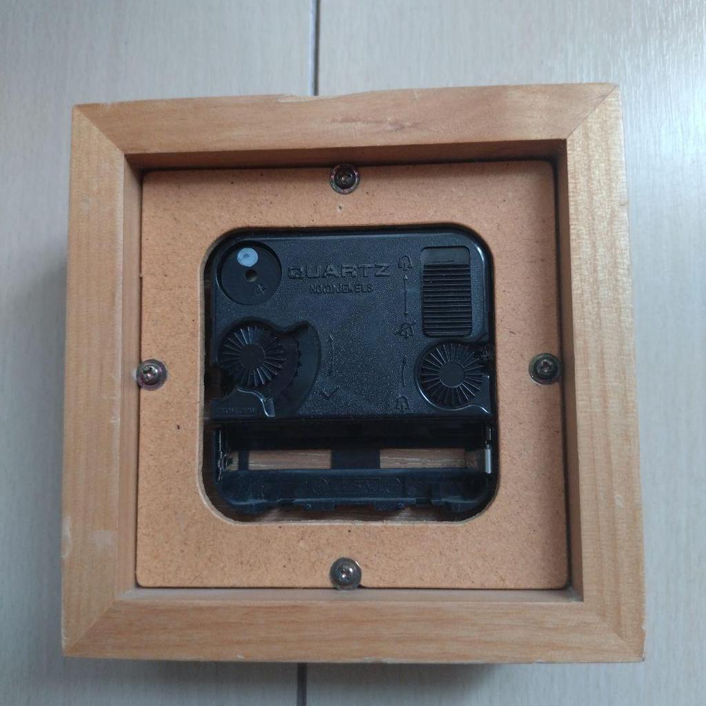 Used BURBERRY analog clock interior
