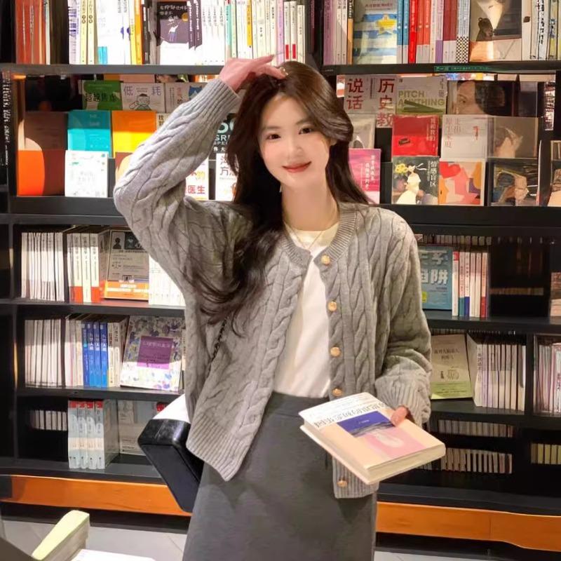 Autumn New Women's Sweater High-end Small Top Retro Coat Knitted Cardigan Women