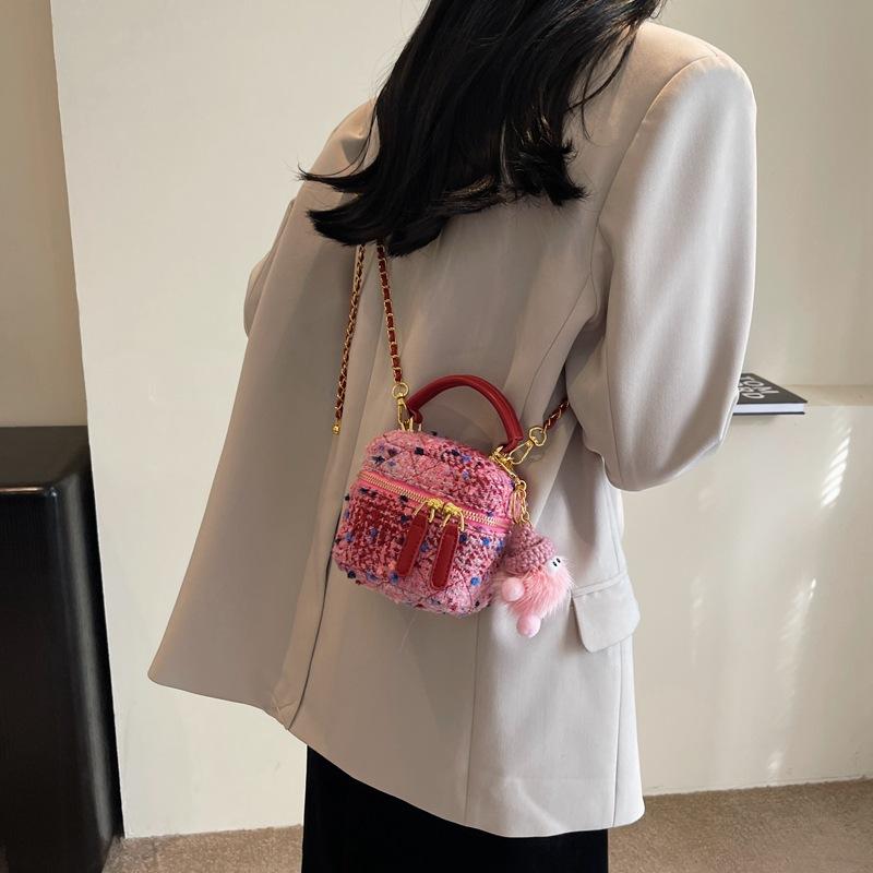 Autumn and winter tide Xiaoxiangfeng handbag women's 2025 new woolen diamond chain bag fashionable versatile shoulder bag